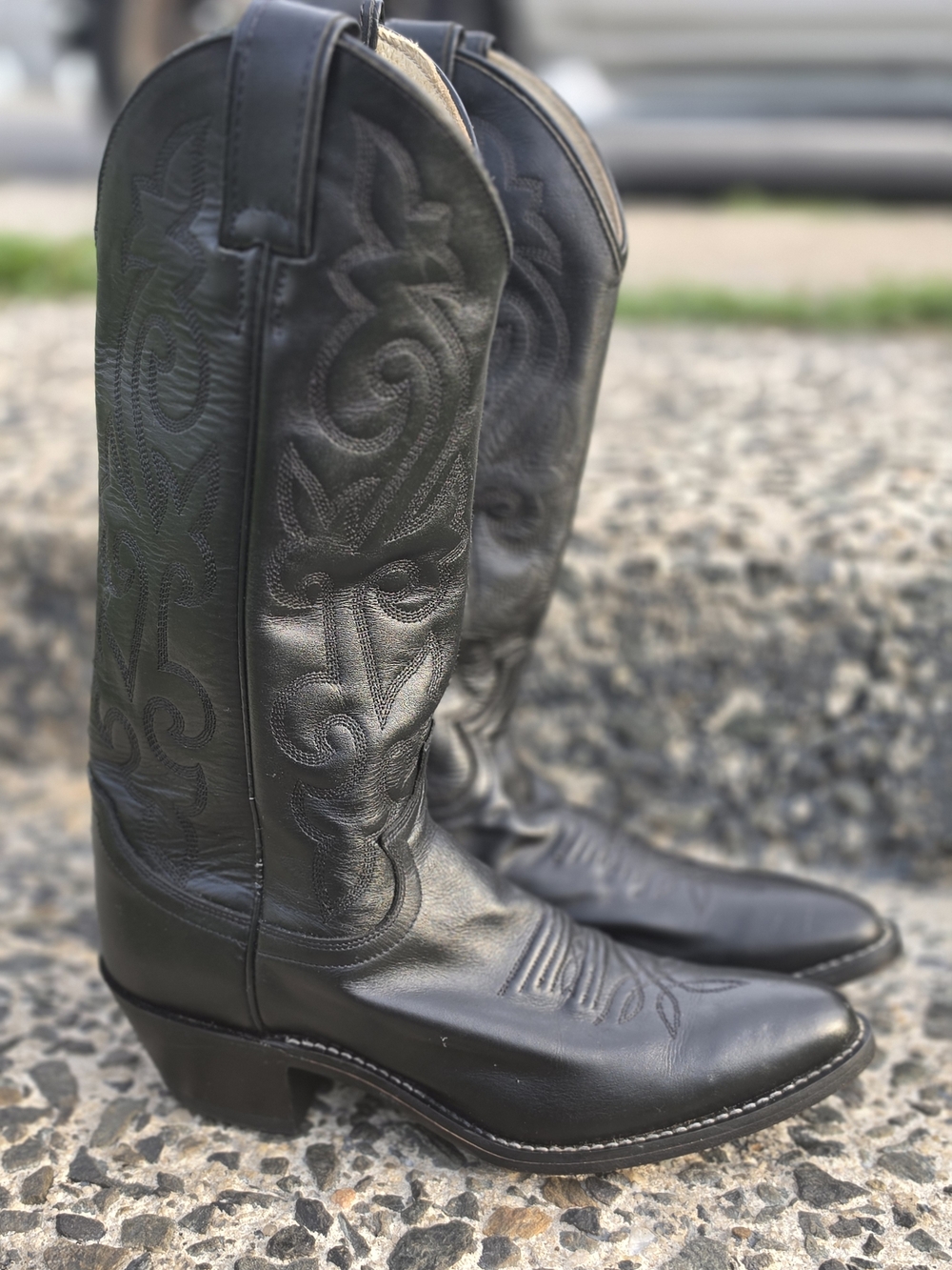 Justin Boots Black Leather Western Cowboy Boots with Stitch Detail